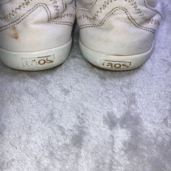 TAOS 8.5 White Canvas Sneaker - Picture 10 of 12
